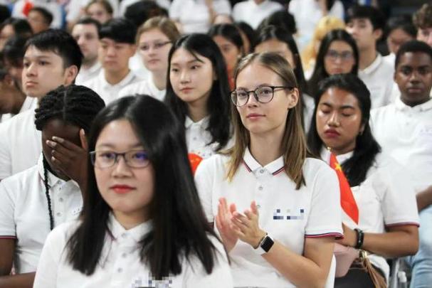 文为什么选择在中国留学-为什么外国大学生来中国私立大学留学？